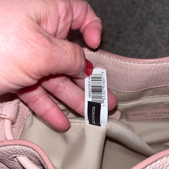 Marc Jacobs H606L01SP22
Small Peach Whip Leather Bucket/Shoulder Bag - Picture 6 of 10